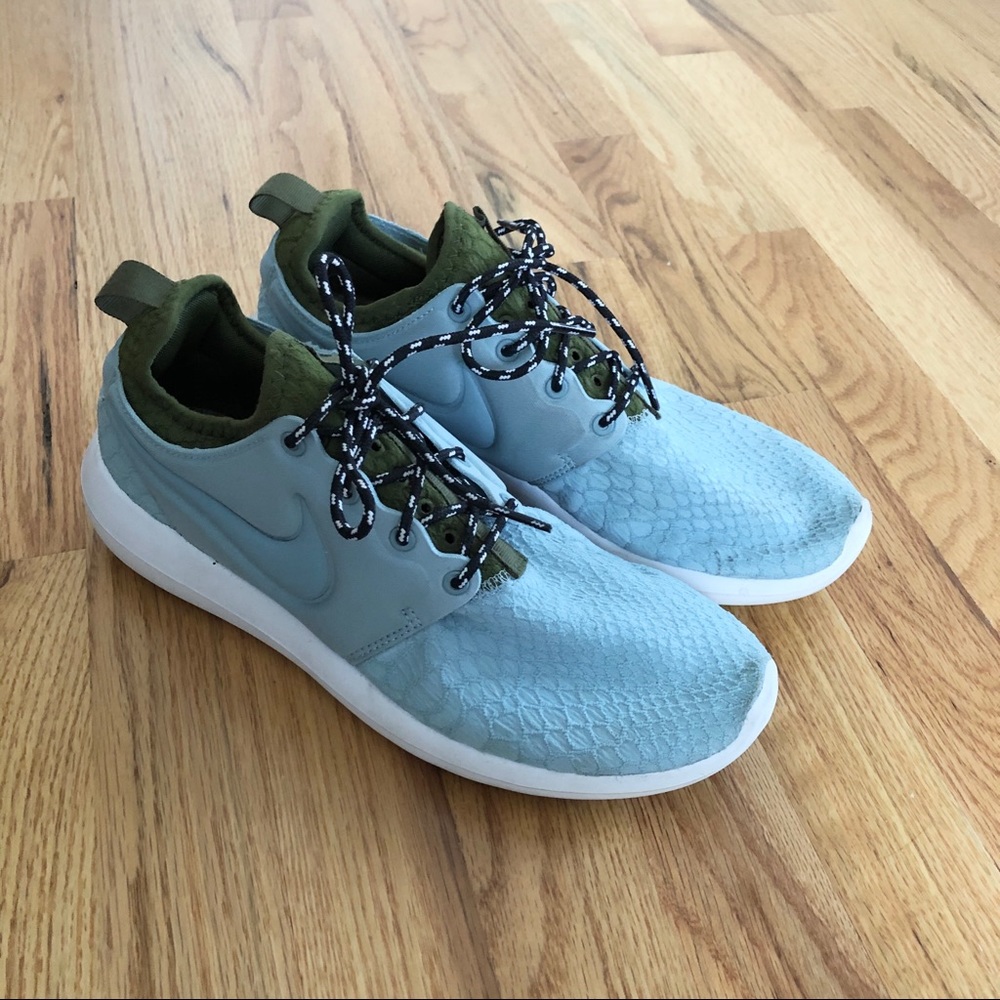 Nike Roshe Knit Sneakers